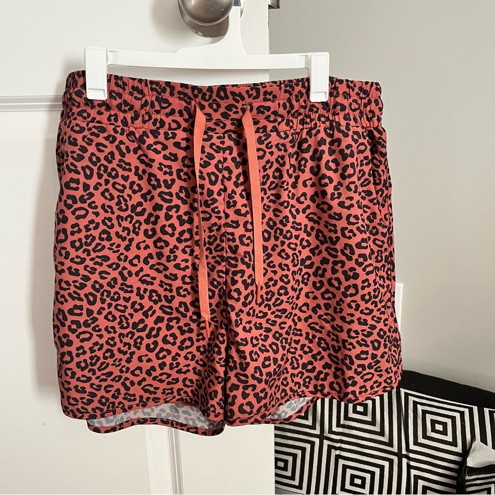 Flo short v2 - terracotta leopard